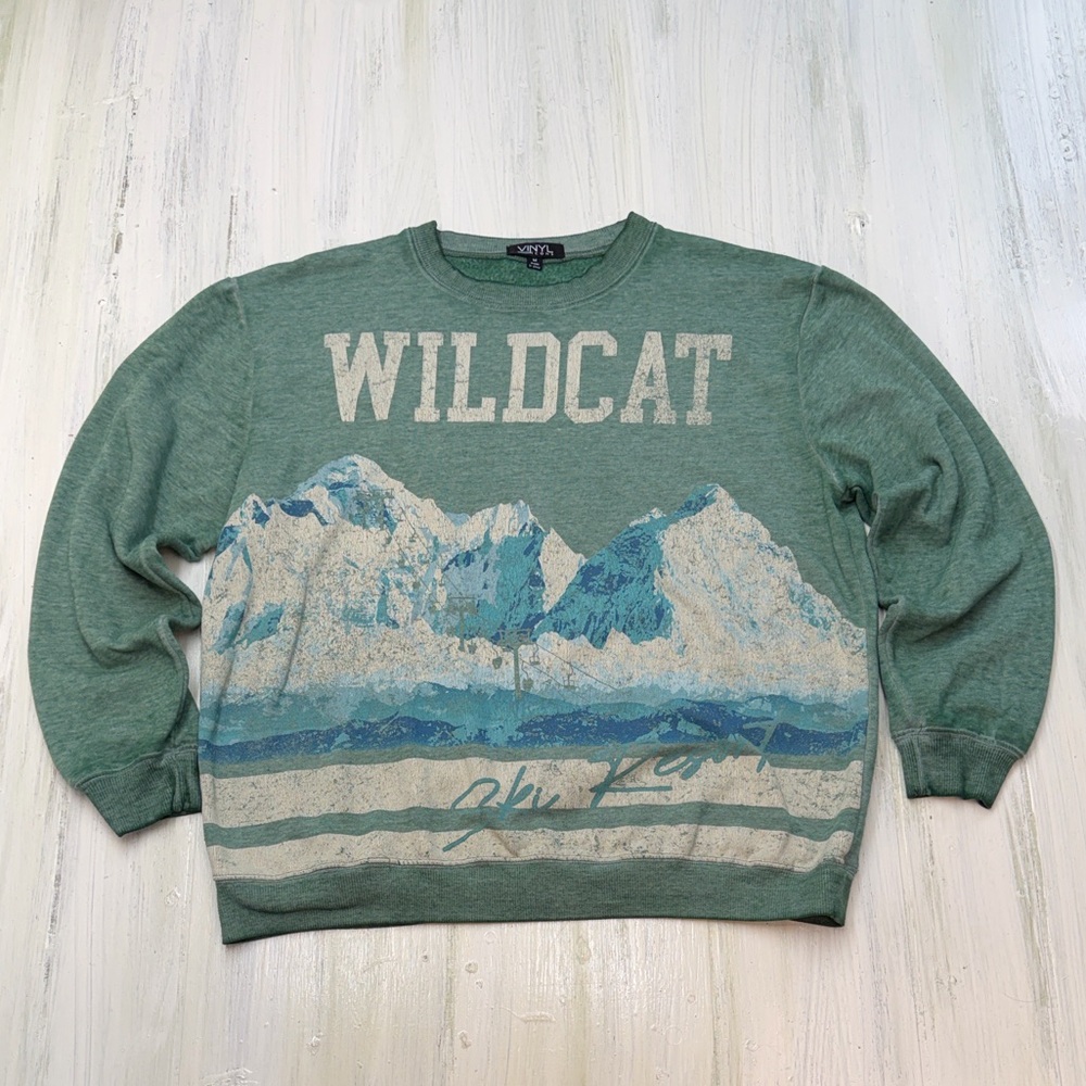 Vinyl Icons Wildcat Mountain Ski Resort VTG Style Graphic Crewneck Sz M
